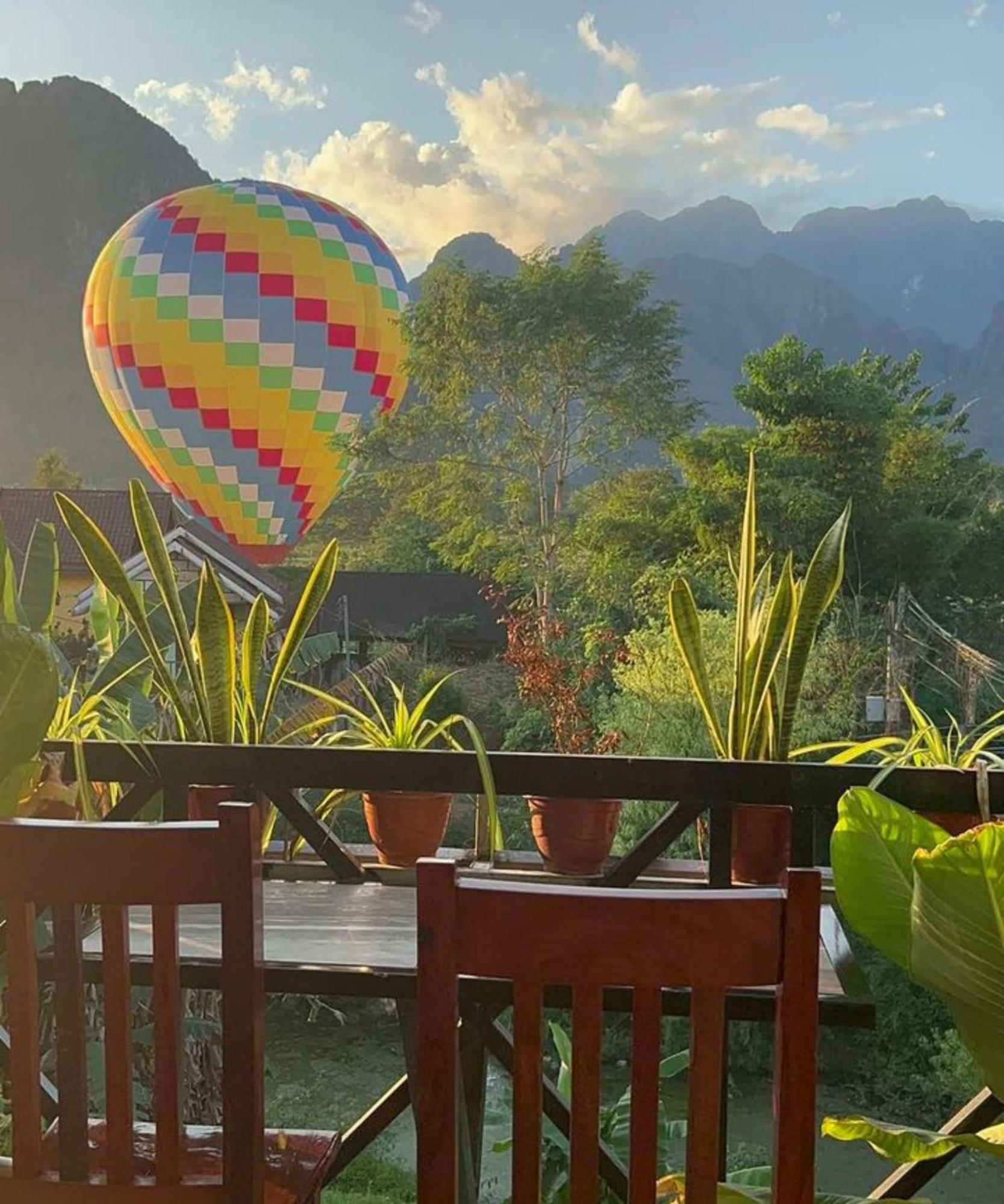 Domon Riverside Hotel Vang Vieng Esterno foto