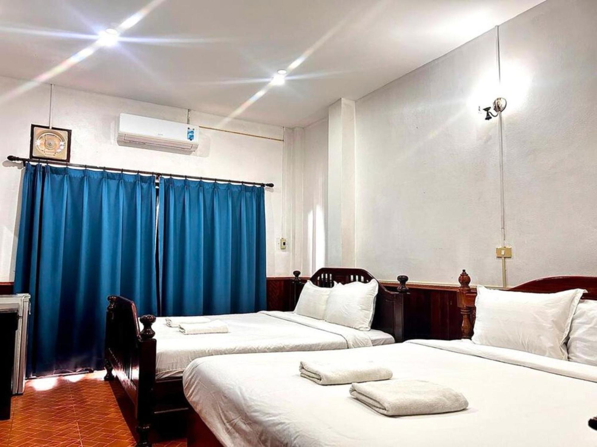 Domon Riverside Hotel Vang Vieng Esterno foto