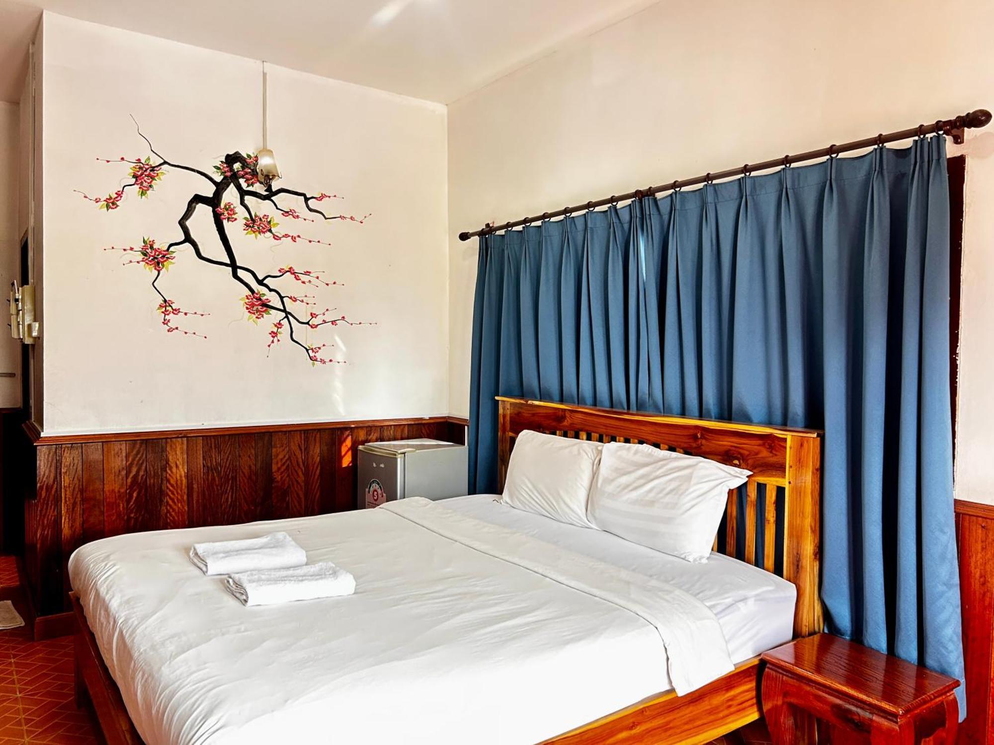 Domon Riverside Hotel Vang Vieng Esterno foto