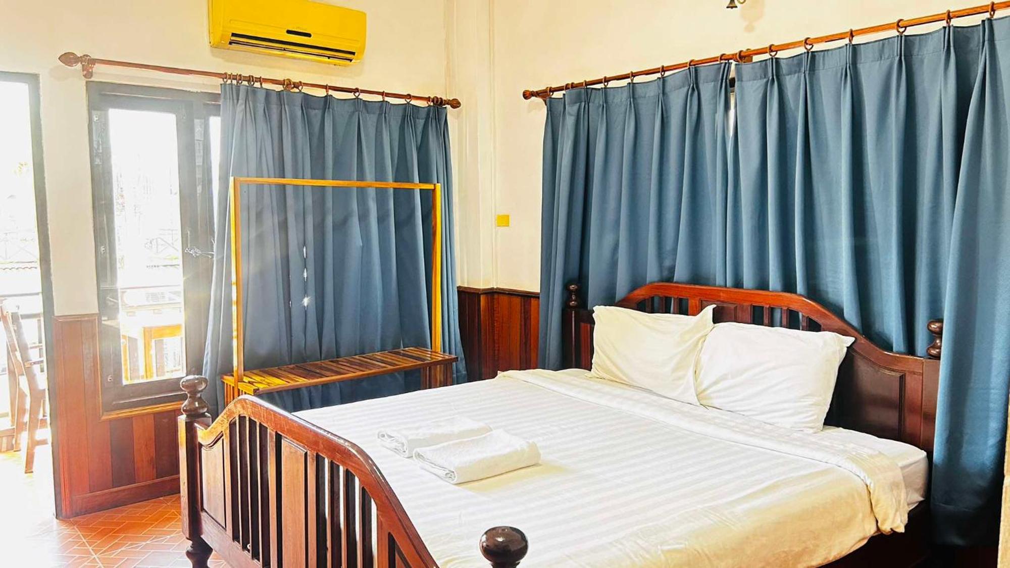 Domon Riverside Hotel Vang Vieng Esterno foto
