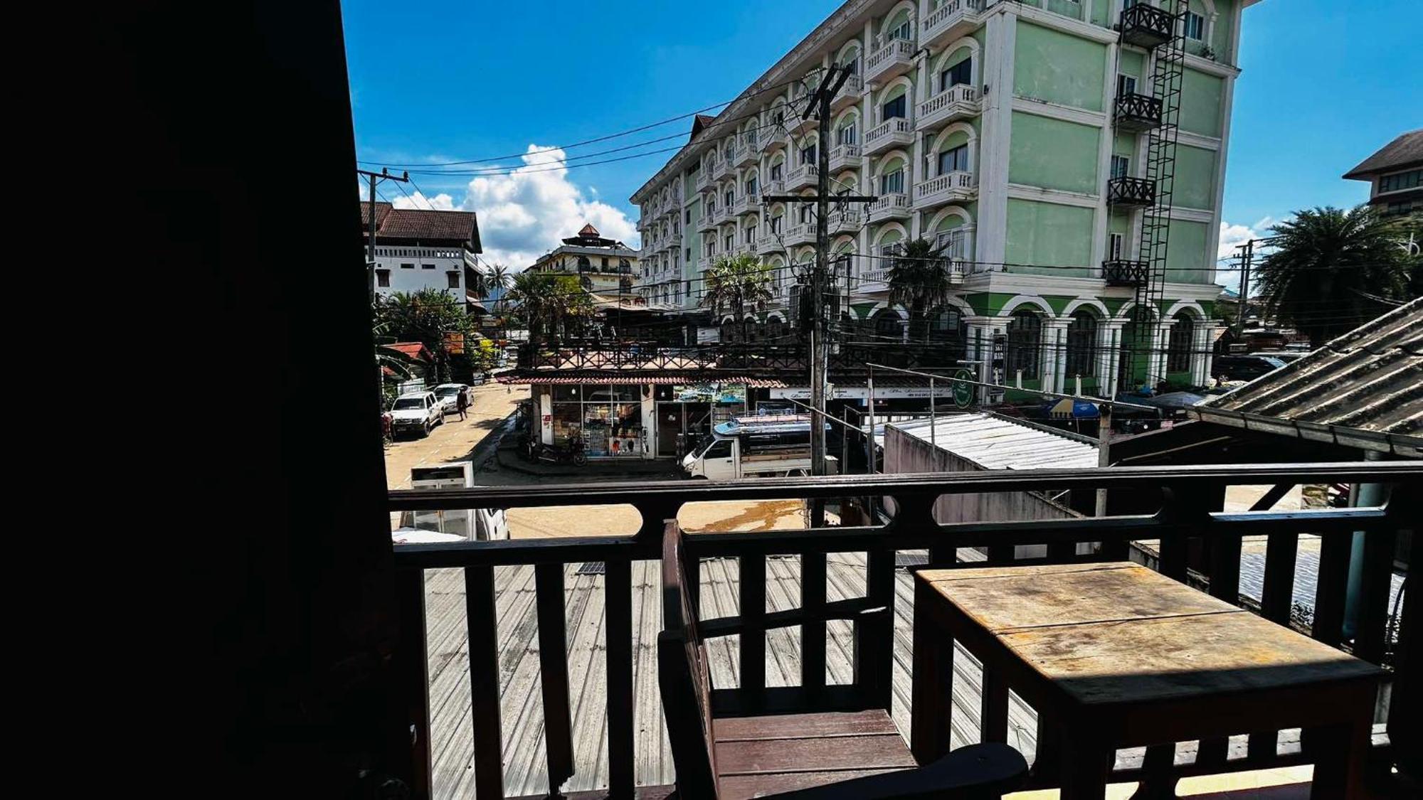 Domon Riverside Hotel Vang Vieng Esterno foto