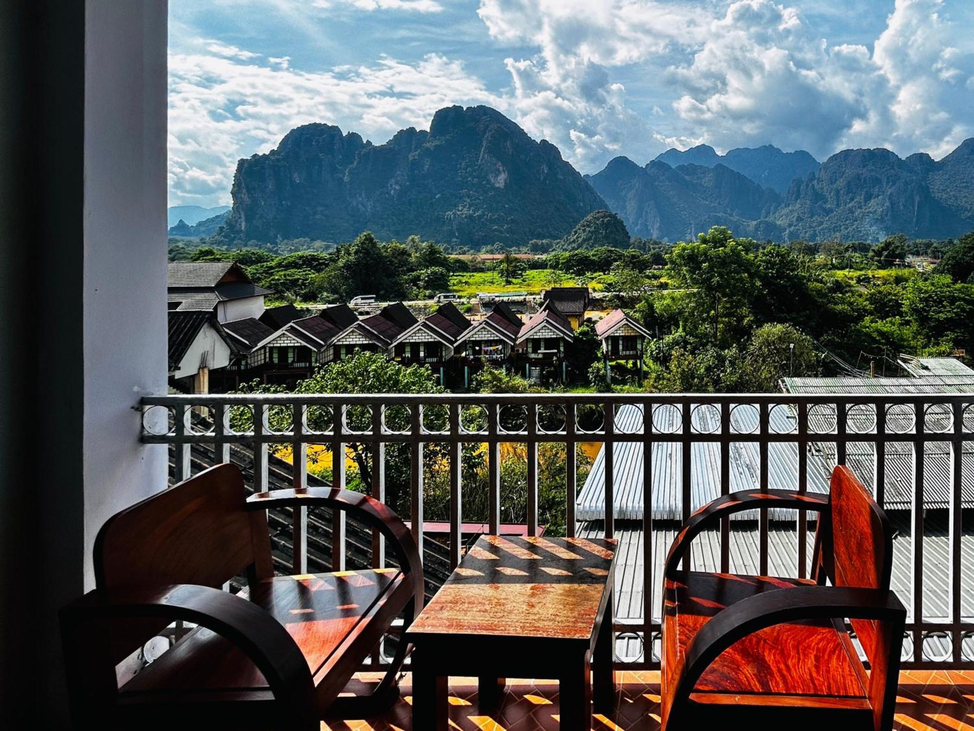 Domon Riverside Hotel Vang Vieng Esterno foto