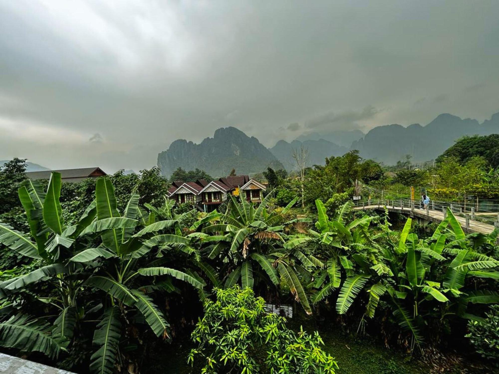 Domon Riverside Hotel Vang Vieng Esterno foto