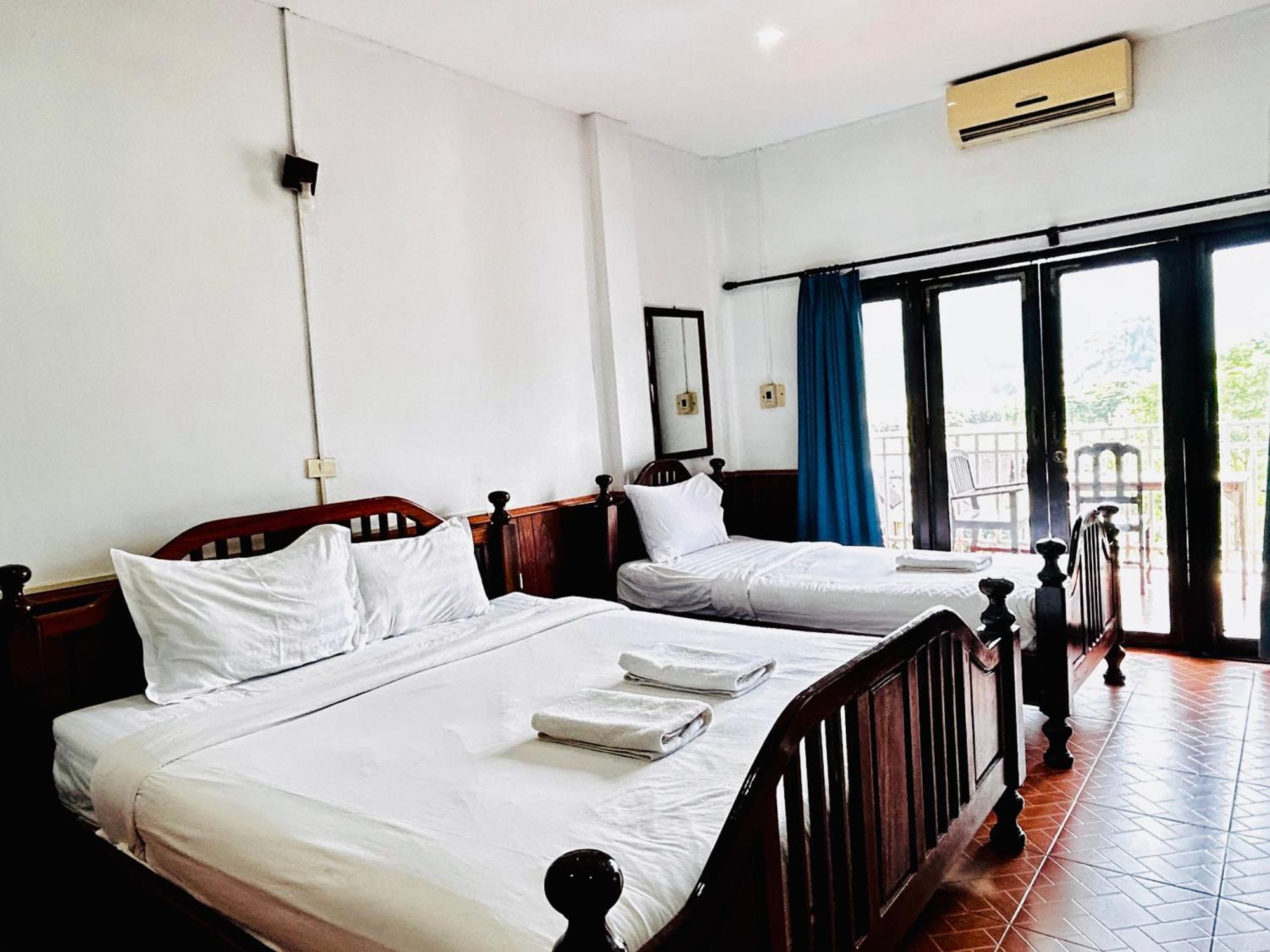 Domon Riverside Hotel Vang Vieng Esterno foto