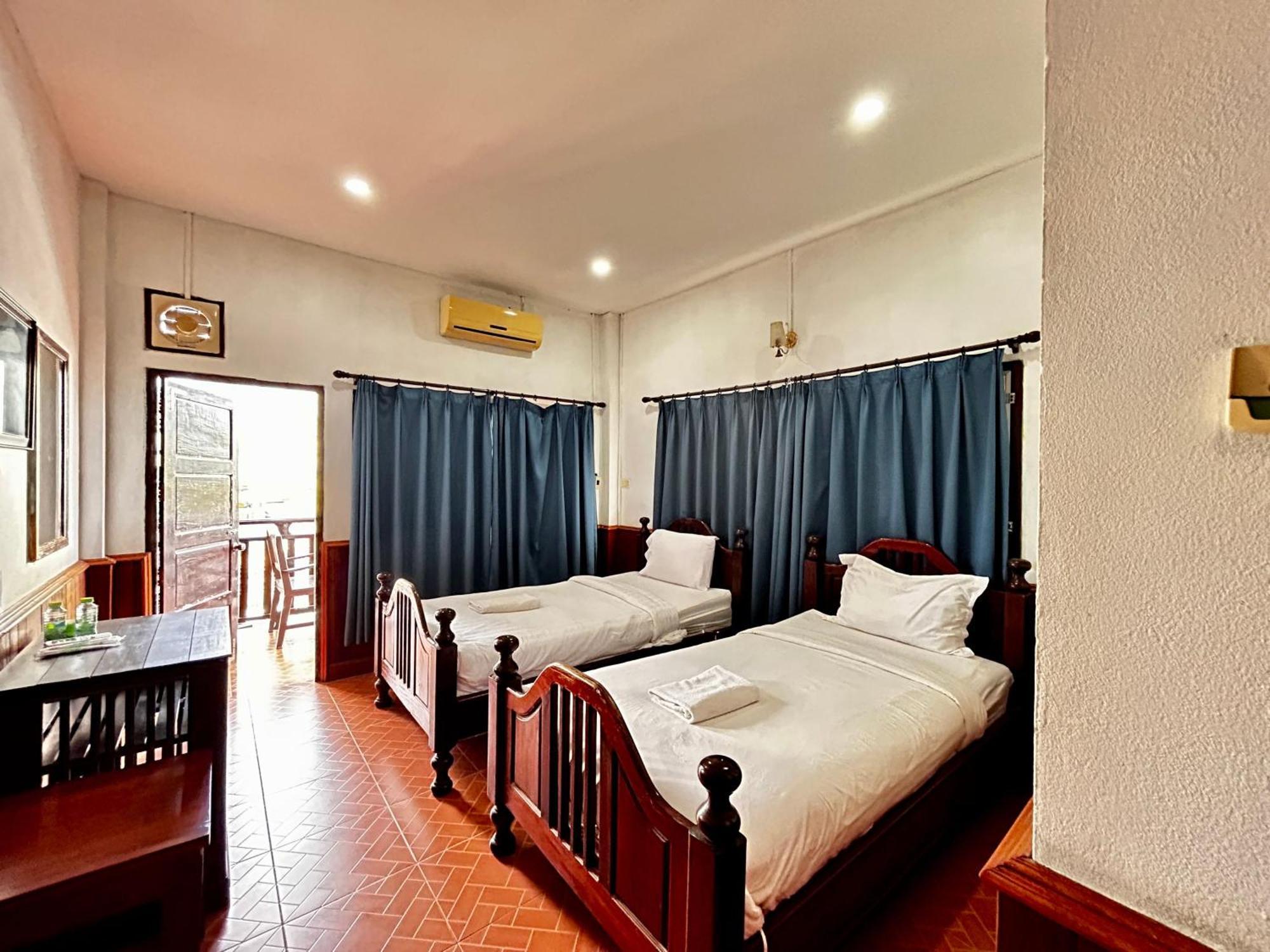 Domon Riverside Hotel Vang Vieng Esterno foto
