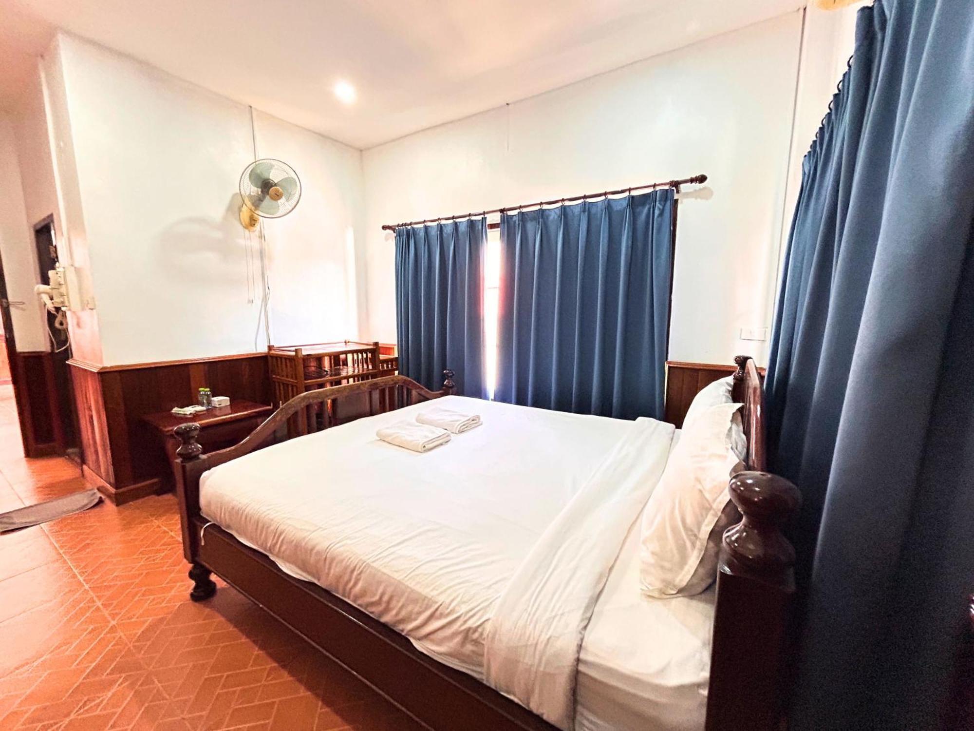 Domon Riverside Hotel Vang Vieng Esterno foto