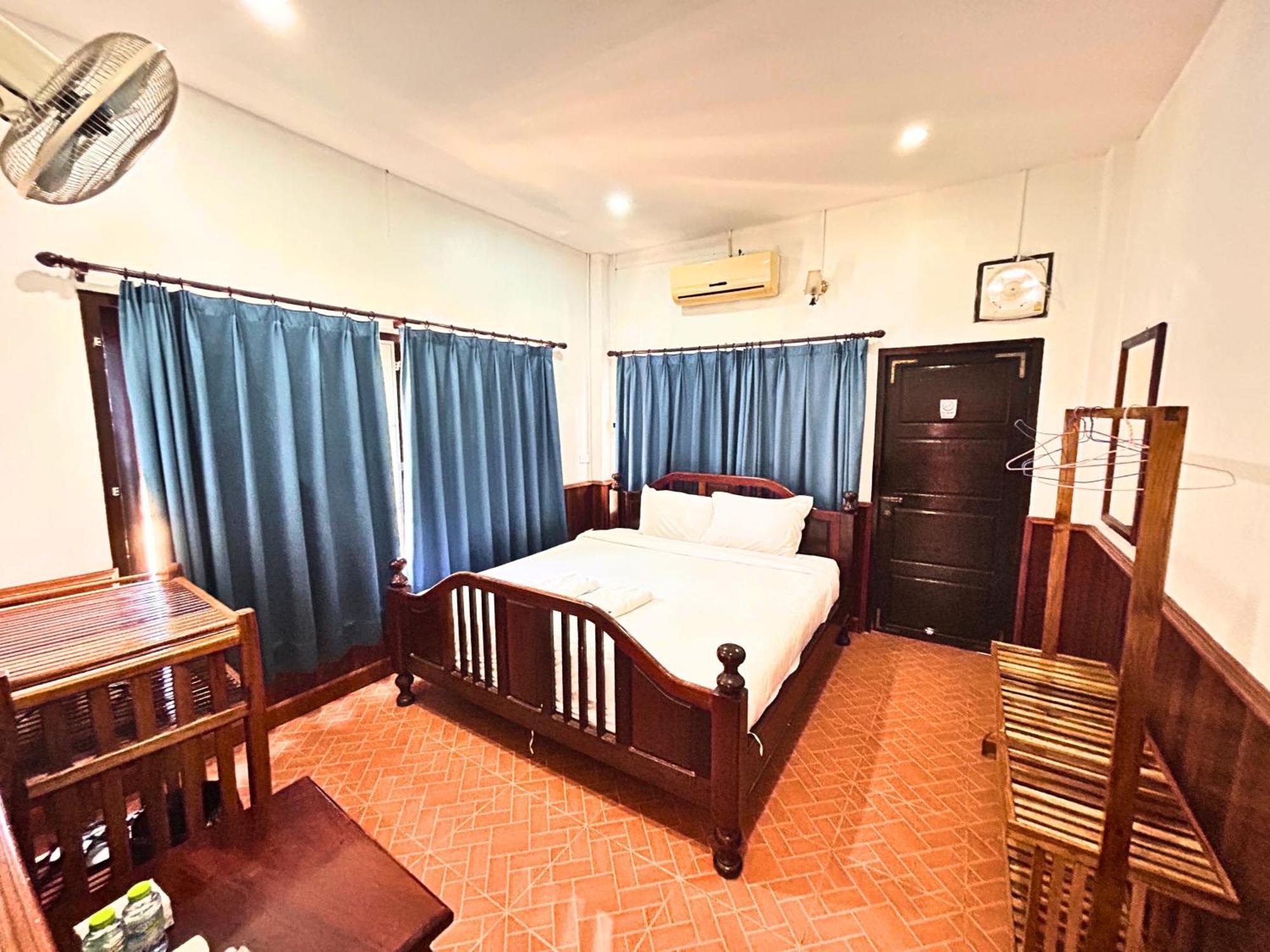 Domon Riverside Hotel Vang Vieng Esterno foto