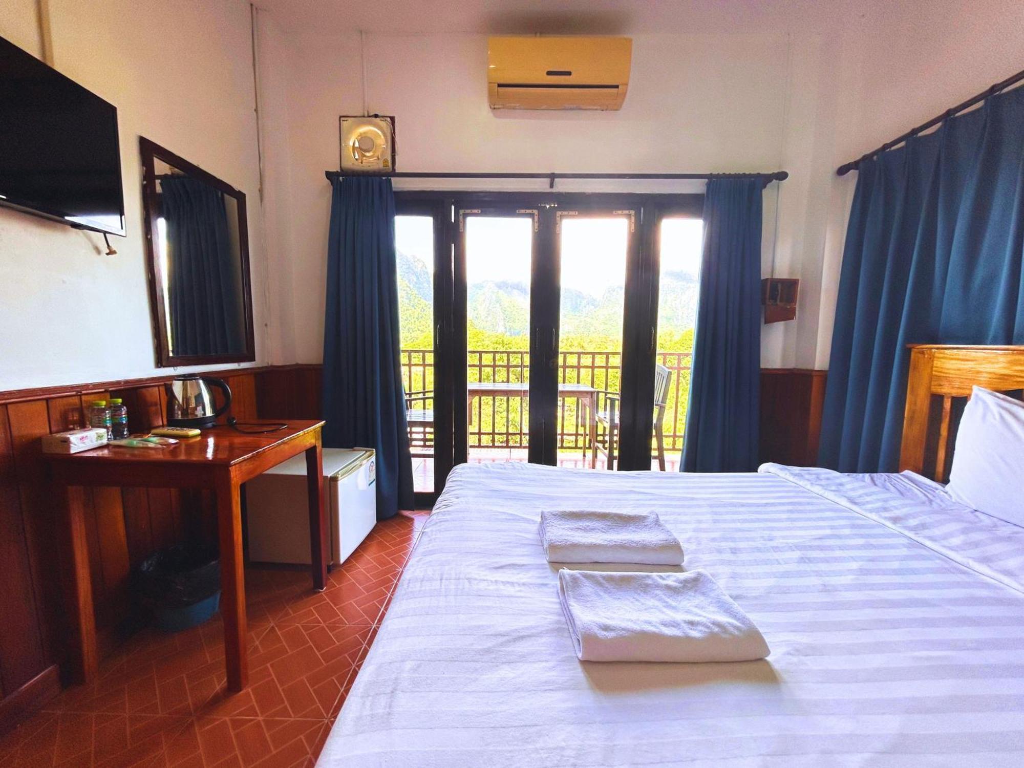 Domon Riverside Hotel Vang Vieng Esterno foto