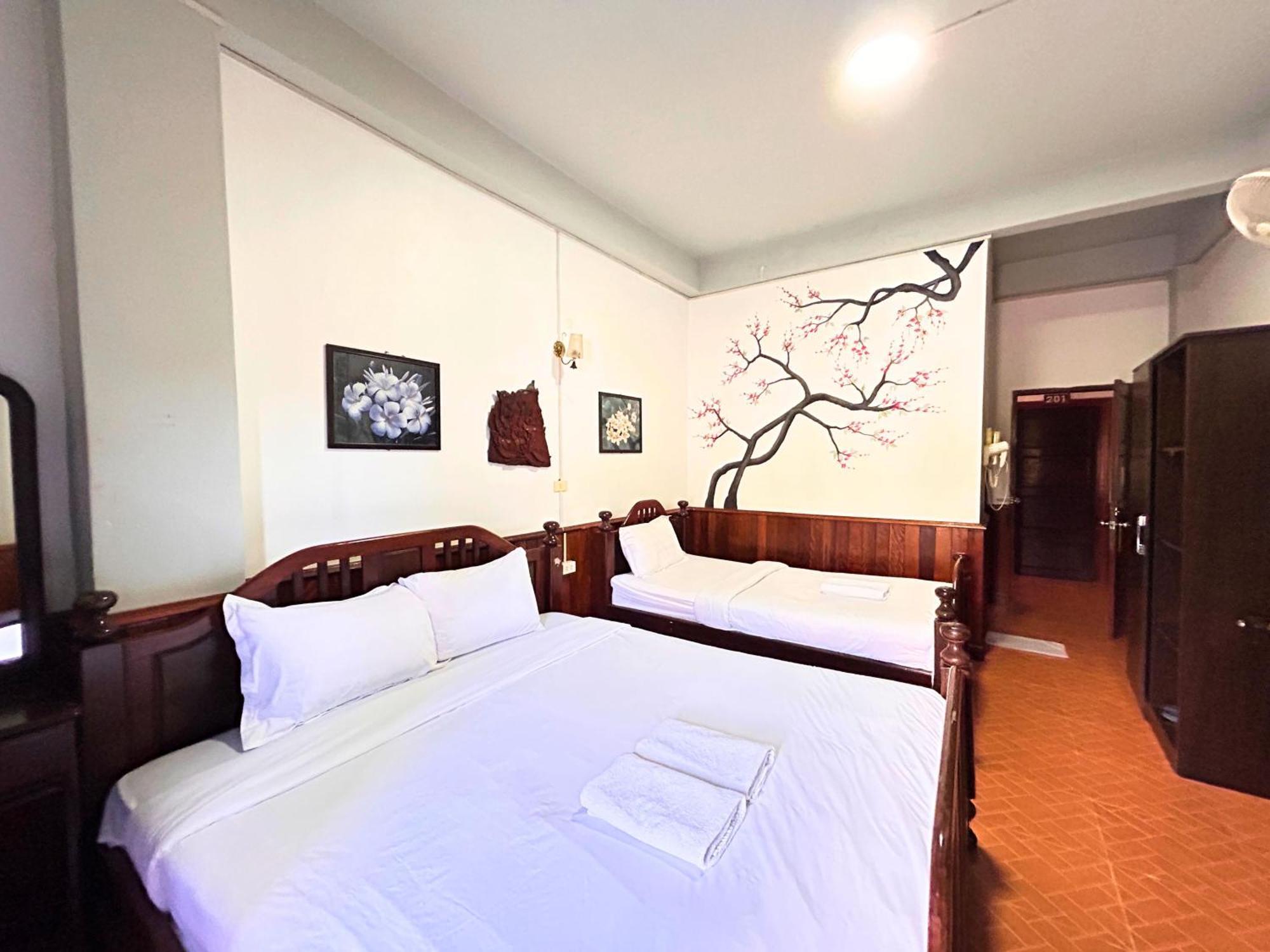 Domon Riverside Hotel Vang Vieng Esterno foto