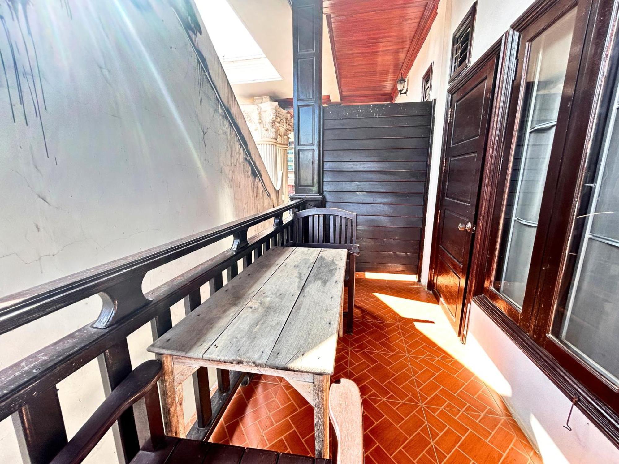 Domon Riverside Hotel Vang Vieng Esterno foto