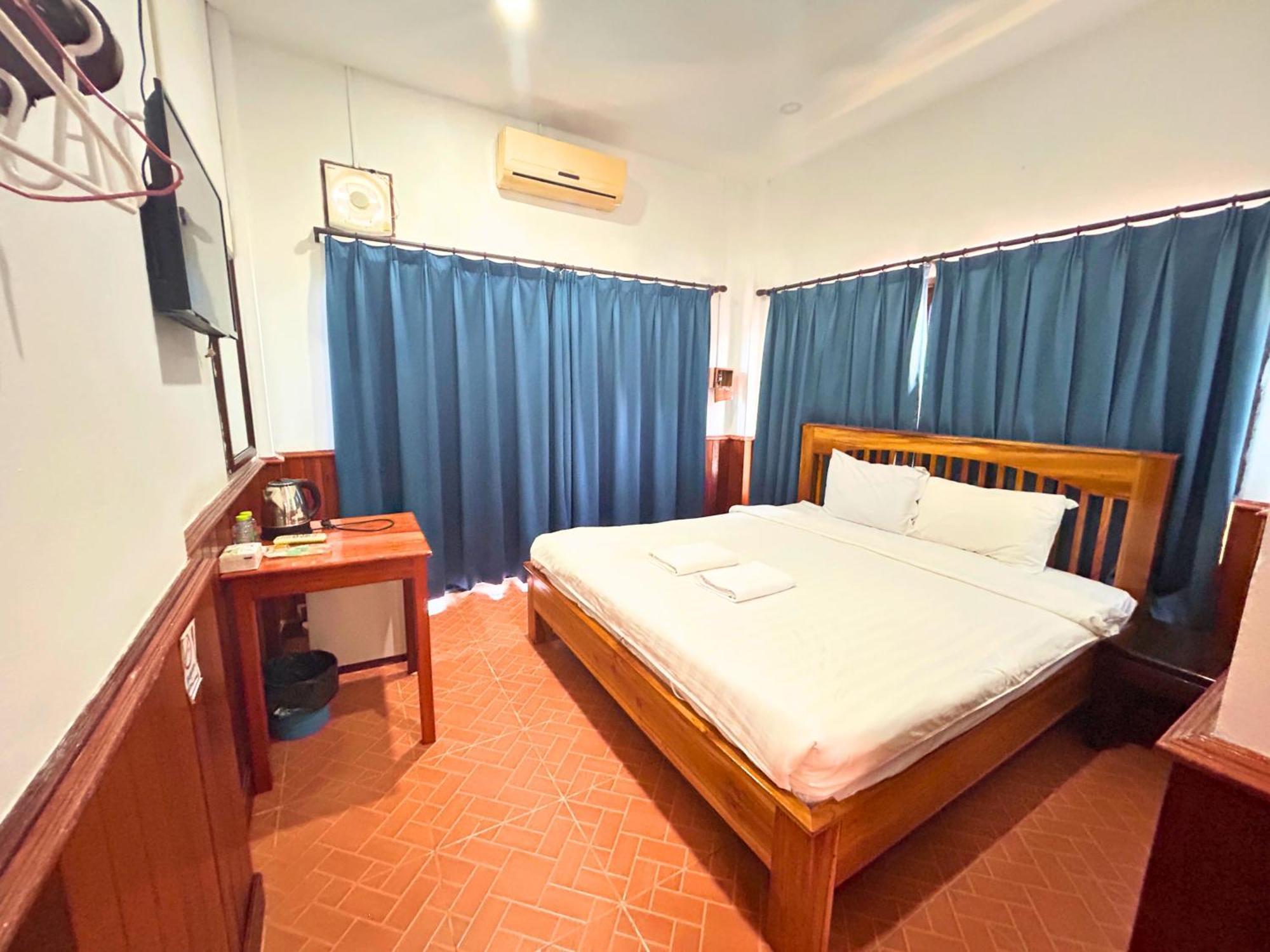 Domon Riverside Hotel Vang Vieng Esterno foto