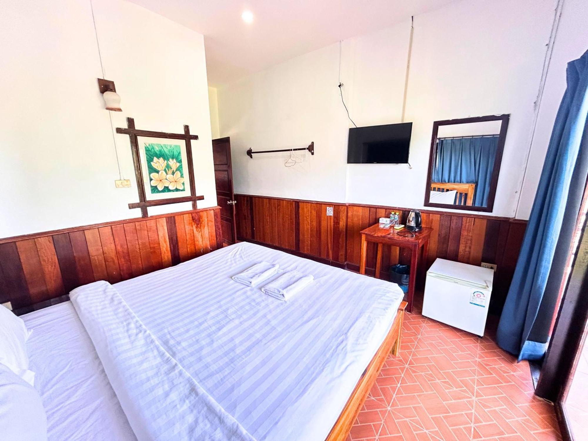 Domon Riverside Hotel Vang Vieng Esterno foto