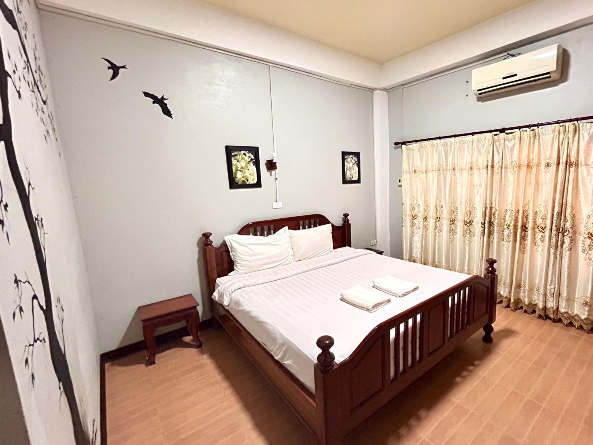 Domon Riverside Hotel Vang Vieng Esterno foto