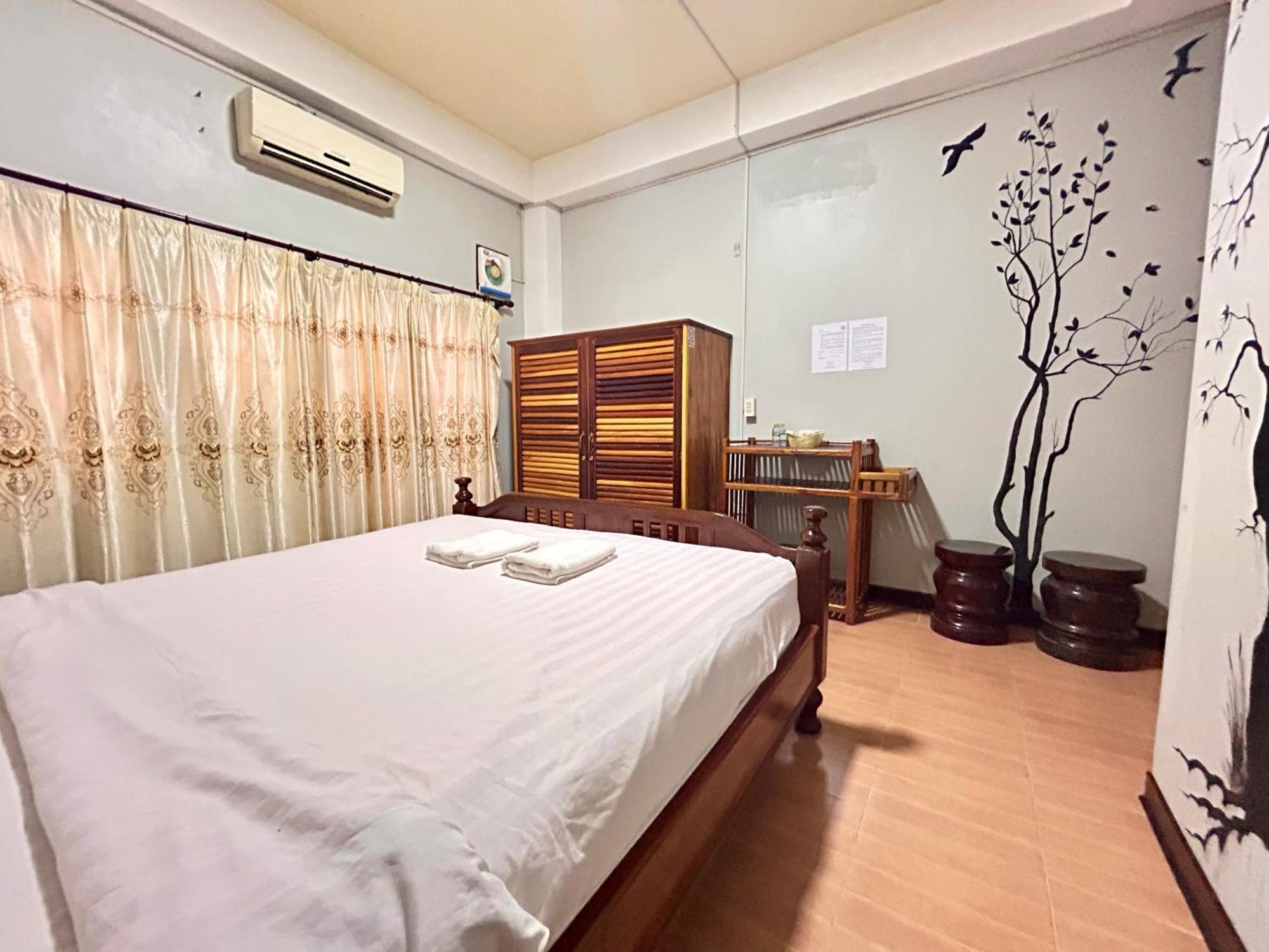 Domon Riverside Hotel Vang Vieng Esterno foto